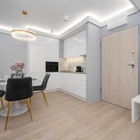 Elegant Apartment With Balcony By The Oder River In Wroclaw By Renters Prestige Exterior photo