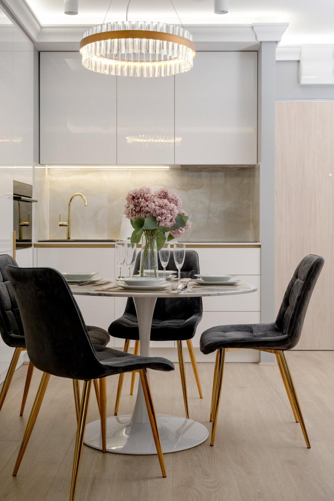 Elegant Apartment With Balcony By The Oder River In Wroclaw By Renters Prestige Exterior photo