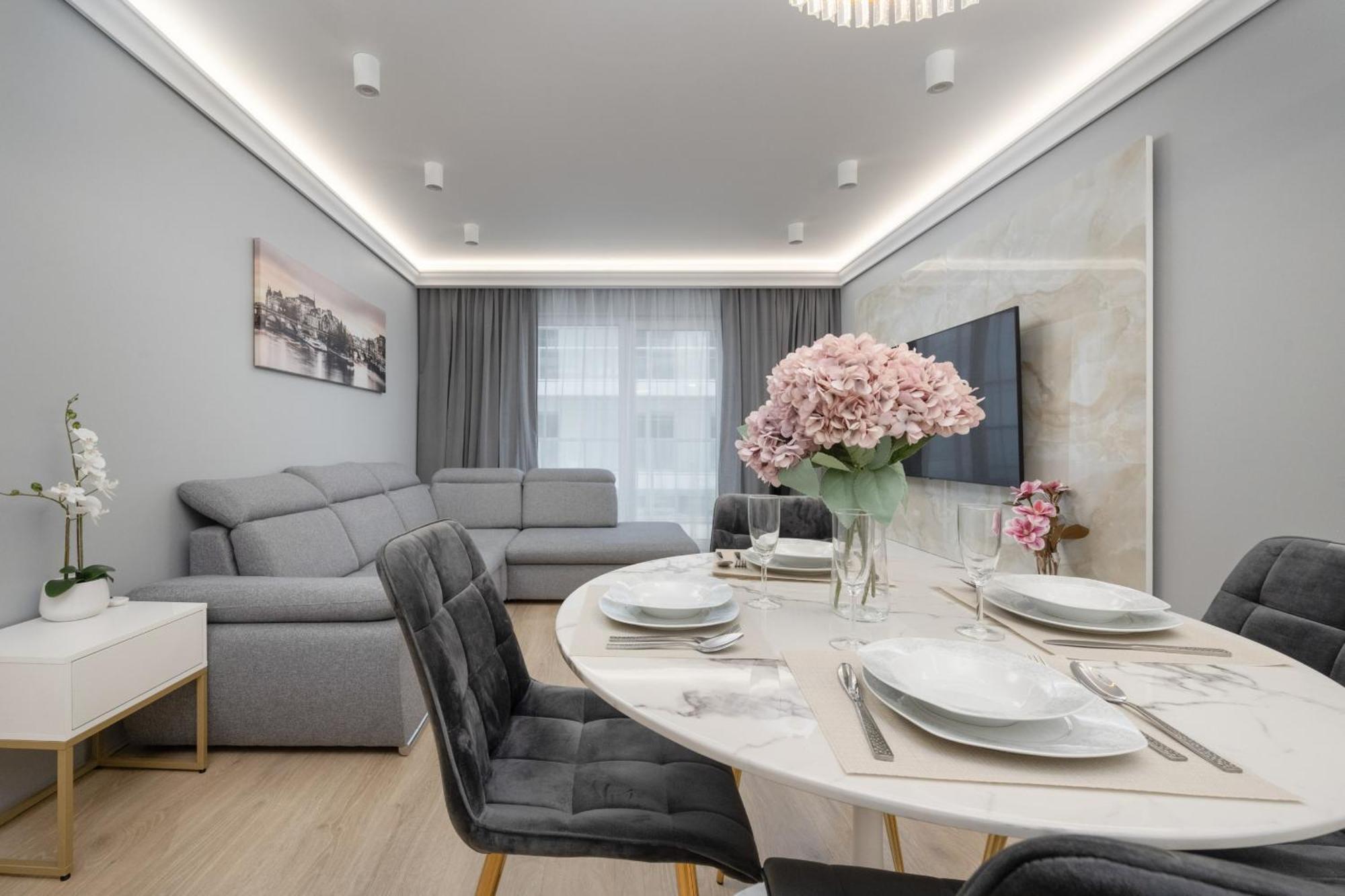 Elegant Apartment With Balcony By The Oder River In Wroclaw By Renters Prestige Exterior photo